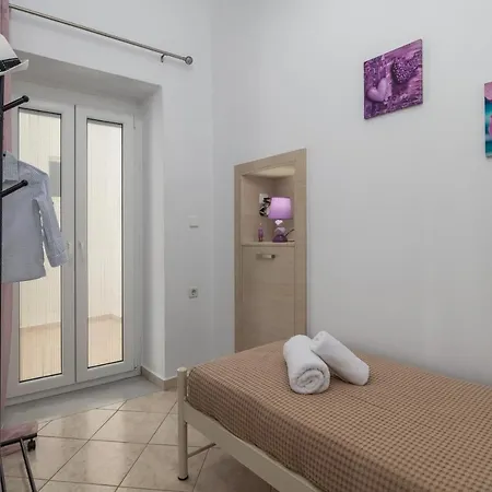 Nisida House Adamantas (Milos)