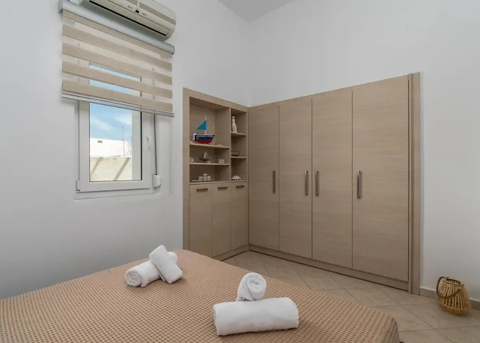 Nisida House Adamantas (Milos)